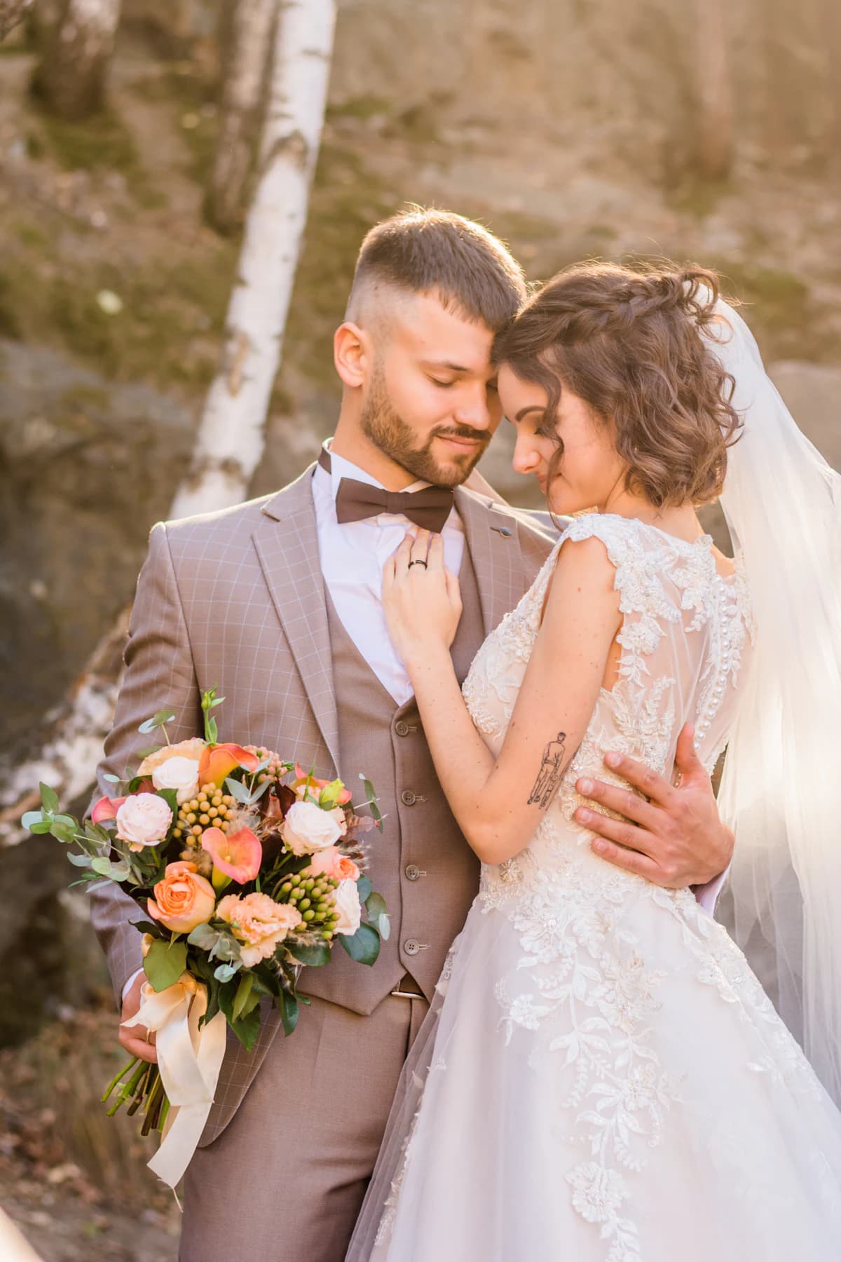Los novios con el ramo